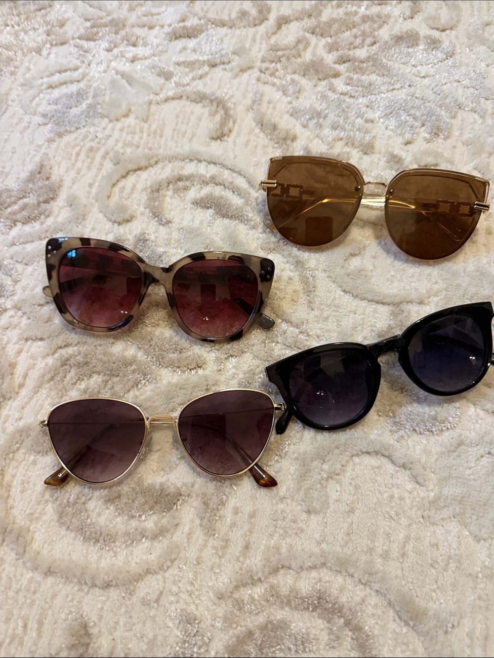 4 pack of sunglasses !!